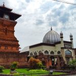 Wisata Religi, 5 Masjid Bersejarah di Indonesia yang Wajib Dikunjungi