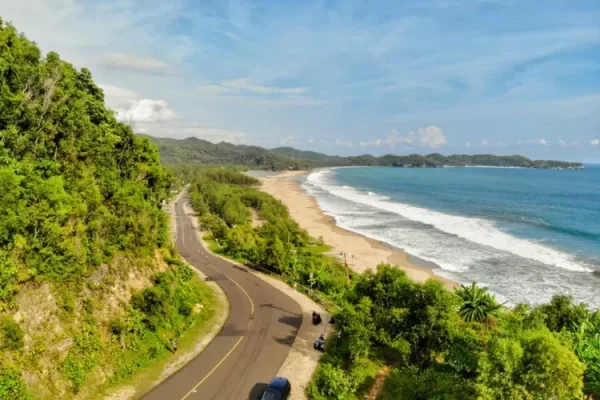 Menikmati Liburan Murah dengan Camping di Pantai Soge, Pacitan