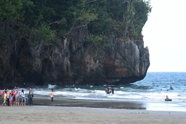 Keindahan Tersembunyi Pantai Tanjung Taipa, Sulawesi Tenggara
