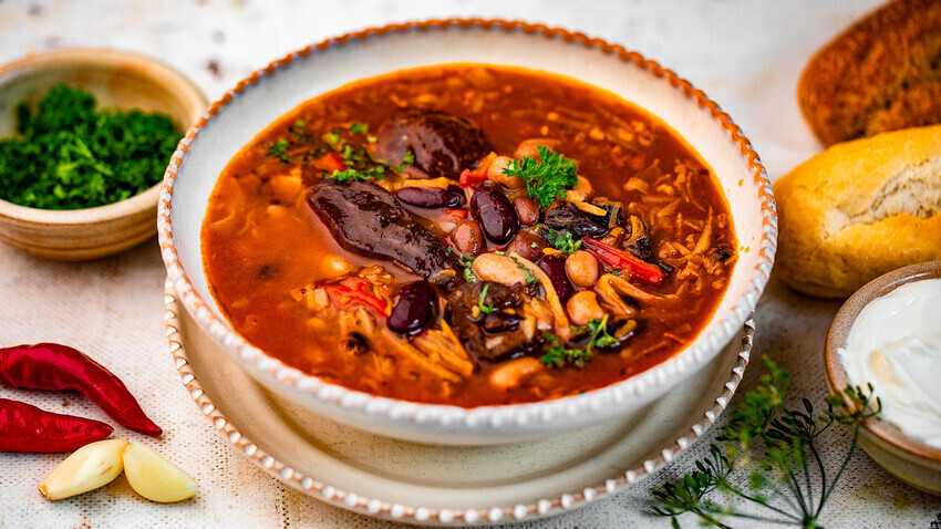 Borsch Sup Merah Ikonik dari Eropa Timur yang Sarat Sejarah dan Rasa